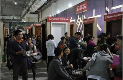 順德會展中心尖峰時刻搶購會大自然木門&ldquo;遭&rdquo;瘋搶