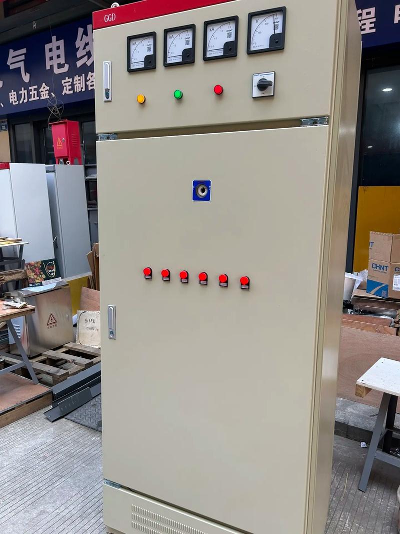 客戶定制主進(jìn)開關(guān)2000a的ggd柜,安裝調(diào)試完畢,順利交